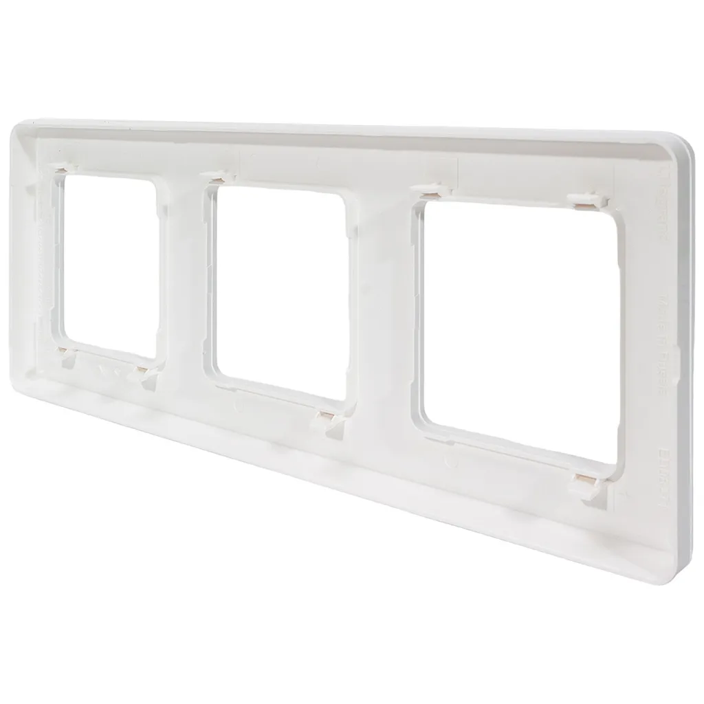 Рамка Legrand Inspiria, 3-местная, белая