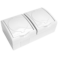 Розетка открытой проводки Simon, 2-местная, 16А, с заземление, с крышкой, белая цены в Воронеже